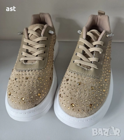 Много красиви детски обувки