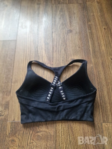 Страхотно дамско спортно бюстие UNDER ARMOUR размер S/M , снимка 6 - Корсети, бюстиета, топове - 53256351