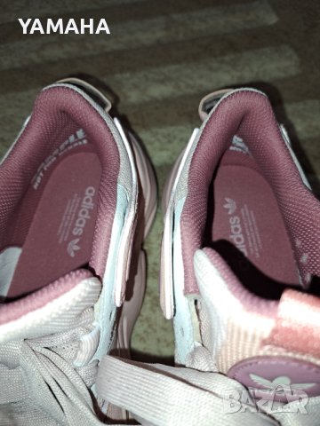 Adidas  Дамски  Сникърси 38____39, снимка 5 - Маратонки - 42605852