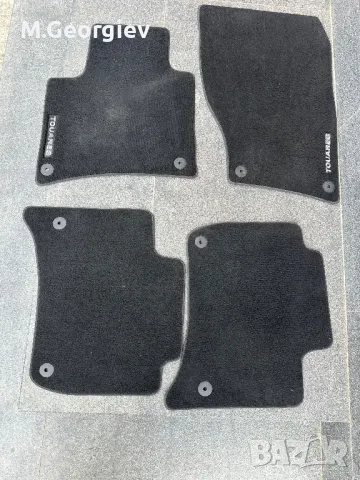 ОРИГИНАЛЕН ГУМЕН ИЛИ ПЛАТНЕН  ЛЕГЕН ЗА БАГАЖНИКА И ОРИГИНАЛНИ СТЕЛКИ ЗА VW TOUAREG след 2013год, снимка 5 - Аксесоари и консумативи - 40099543