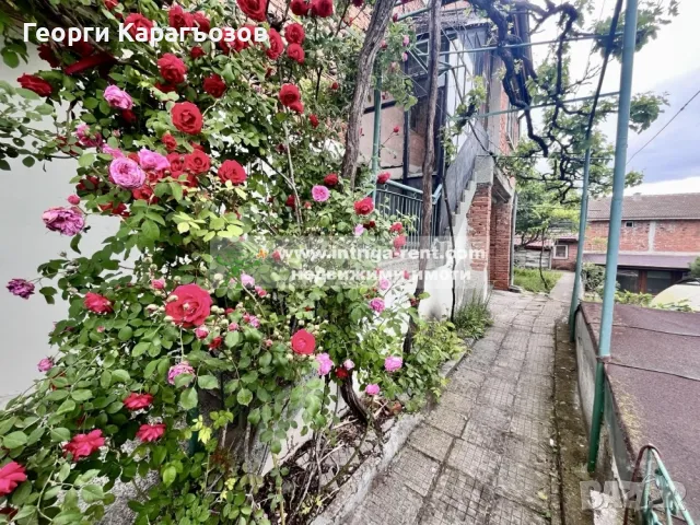 №3965 Двуетажна къща 96м2 с двор 143м2 - на калкан и за ремонт | квартал Куба, Хасково.