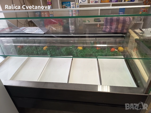 Продава се хладилна витрина в перфектно състояние, внос от Белгия 