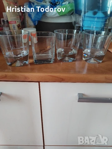 3 броя чаши Johnnie Walker 