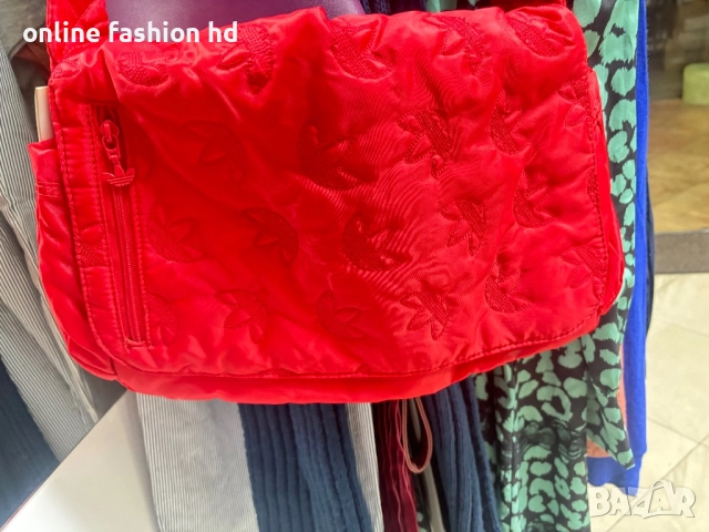 Дамска спортна чанта, снимка 4 - Чанти - 52275332