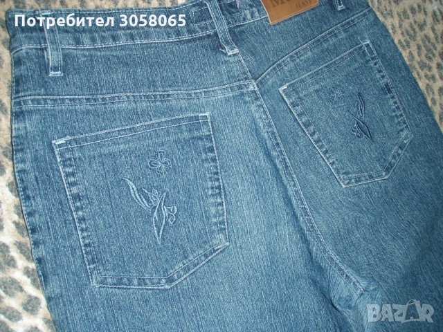 сини дънки с малко бродерия, снимка 2 - Дънки - 36112921