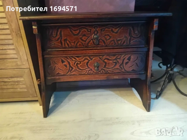 Антично дървено шкафче