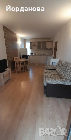 Просторен и уютен апартамент на първа линия