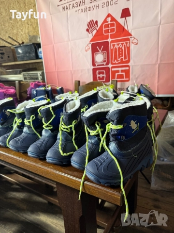 Детски зимни ботуши със светещи подметки - Чисто нови