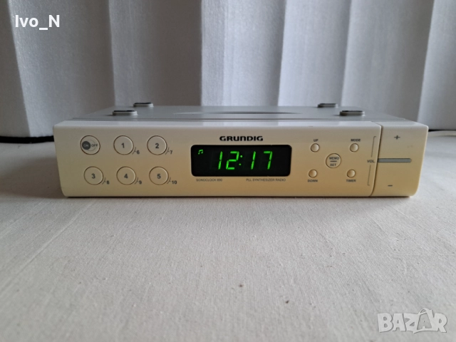 Радио часовник Grundig Sonoclock 690.