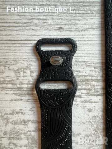 Дамска черна гумена каишка за Apple Watch с релефни детайли 🖤, снимка 2 - Аксесоари за Apple - 56118312