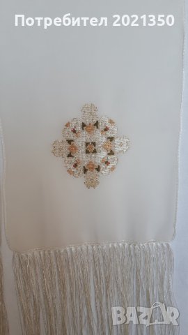 Ръчно бродиран копринен шал с български автентичен мотив, снимка 2 - Шалове - 41891709