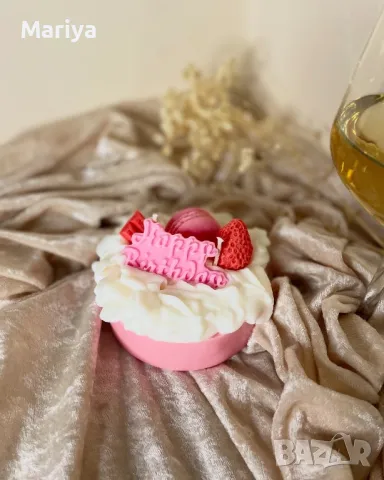 Соева свещ - торта. Оригинален подарък с аромат. Розова и сметана , снимка 1