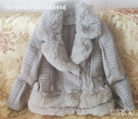 Бежово яке от велур с пухкава яка и подгъв