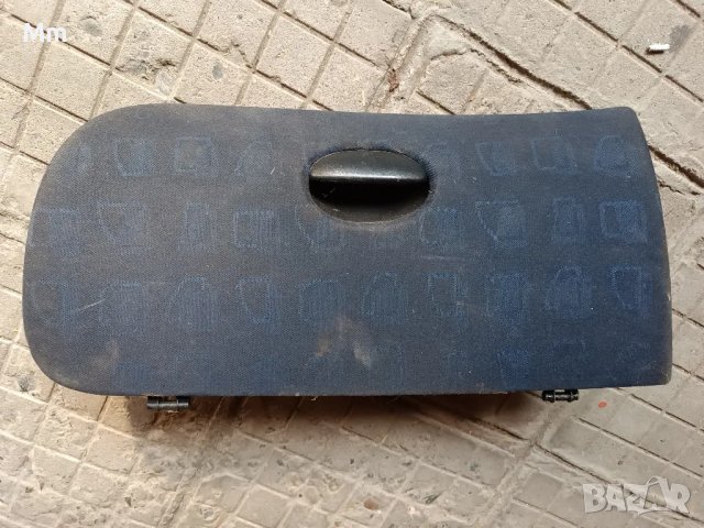 капак за жабка Пежо 206