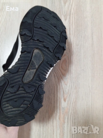 Зимни маратонки Adidas, 35 номер, снимка 5 - Детски маратонки - 53717239