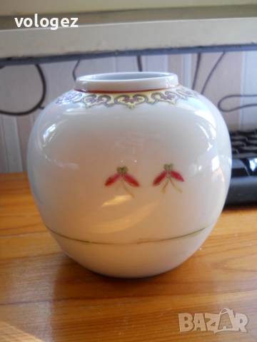 Колекционерски порцеланови вази, снимка 2 - Антикварни и старинни предмети - 49413047