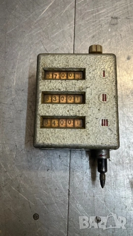  Стар механичен таксиметров апарат