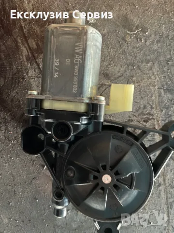 Моторче за стъклоповдигач преден ляв Audi 8W0959802
