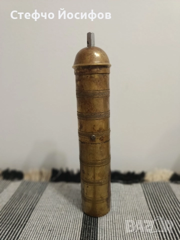 Бронзова мелница , снимка 2 - Антикварни и старинни предмети - 52896649