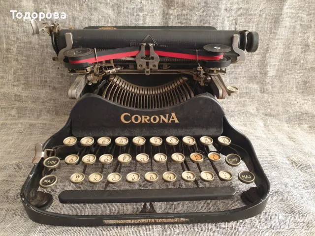 Старинна сгъваема компактна пишеща машина -CORONA