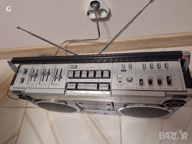 Стерео радиокасетофон Sharp GF-9191. Буквално като нов., снимка 6 - Ресийвъри, усилватели, смесителни пултове - 55805653