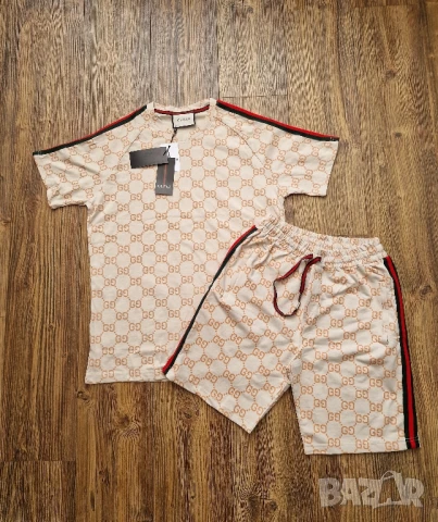Мъжка екип къси панталони и тениска GUCCI
Размери М, L , XL , 2XL 