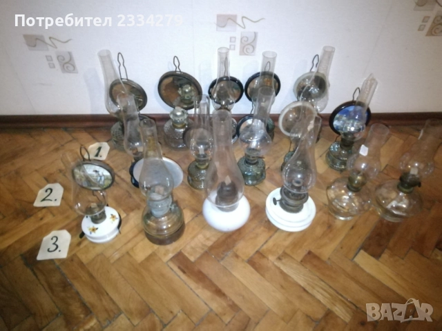 Стари газени лампи, различни размери, различни години и държави. 