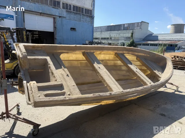 Продавам матрица за лодка с размери 4.60м х 1.75м