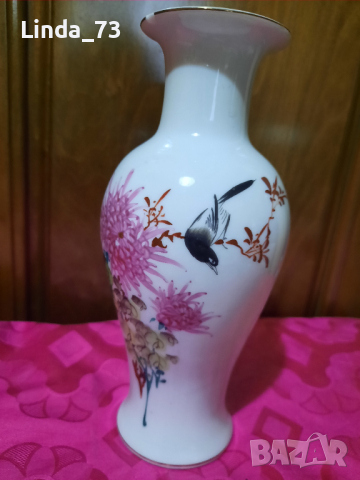 Много красива и голяма ваза с птица и розови цветя - от фин и лек порцелан. Маркирана. Внос от Дания, снимка 3 - Вази - 36184044