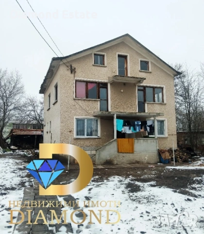 Триетажна къща в град Меричлери