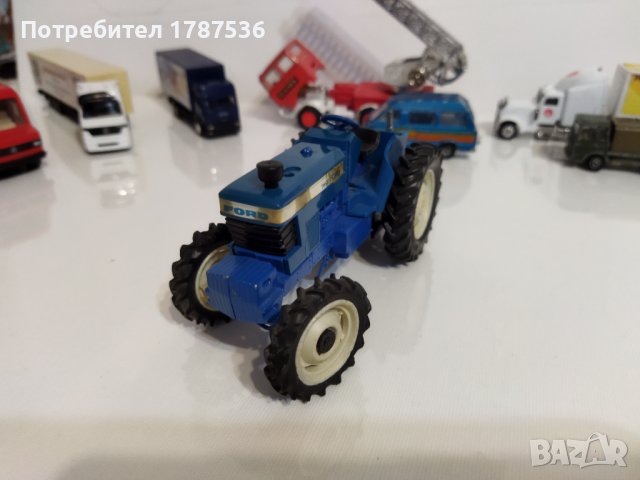 COLLECTIBLE TRACTOR MODEL FORD TW-20 PRODUCED BY BRITAINS активно кормило и теглич.  ,състояние види, снимка 3 - Колекции - 40745934