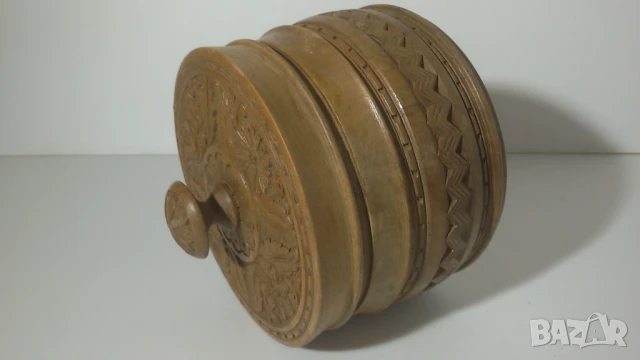 Кръгла дървена кутийка с кръгли отделения, снимка 10 - Антикварни и старинни предмети - 51005866