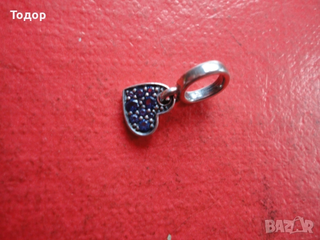 Сребърно колие медальон Pandora  със сапфири , снимка 2 - Колиета, медальони, синджири - 53306077