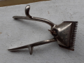 Стара ръчна машинка за подстригване, снимка 1 - Антикварни и старинни предмети - 36217772