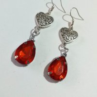 Прелестни обеци в рубинено червено с орнаментирани сърца в цвят сребро , снимка 8 - Обеци - 41100149