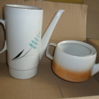 Български порцеланови чайници, снимка 1 - Сервизи - 36137528