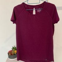 Дамска тениска в размер XS, снимка 1 - Тениски - 44309104