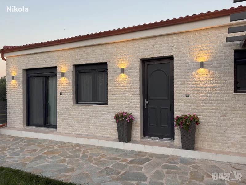 Продава добре обзаведена къща с двор в Паралия Офриниу, Гърция, снимка 1