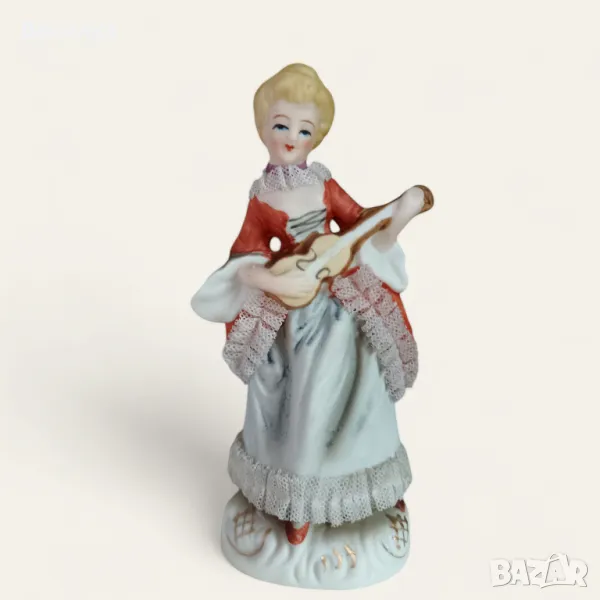 Порцеланова фигурка на жена с укулеле , снимка 1