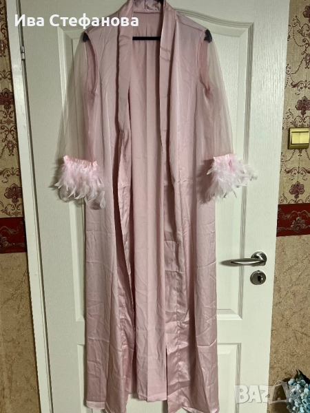 Нов дълг сатен сатенен  елегантен секси розов кукленски халат роба домашна наметка с пера , снимка 1