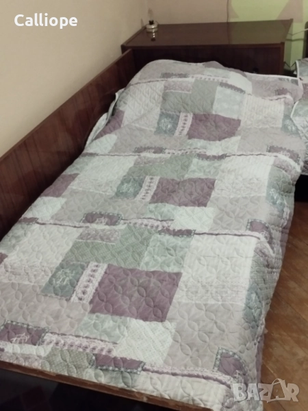 Подарявам обзавеждане за спалня с две ъглови легла, гардероб, нощни шкафчета, ракла, масичка за кафе, снимка 1