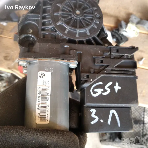 VW Golf 5+ rear left window regulator motor 5M0 839 401 B, снимка 1