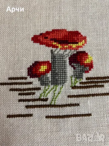 Гобленчета Гъбки ушити на малки кърпички, снимка 8 - Антикварни и старинни предмети - 47776499