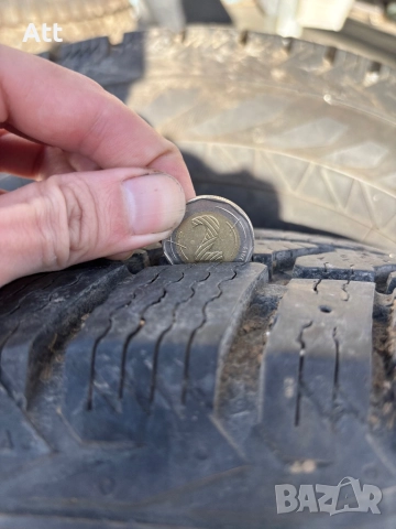 зимни гуми 215 75 16 C цедки, снимка 3 - Гуми и джанти - 52234772