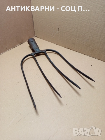 Соц Стара Ръчно Кована Вила За Сено., снимка 3 - Антикварни и старинни предмети - 51713390