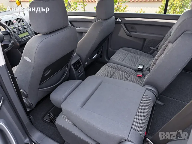 VW Touran 2.0 TDI, снимка 5 - Автомобили и джипове - 56404013