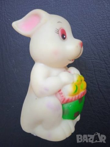 Гумено зайче с кошничка зеленчуци, снимка 2 - Дрънкалки и чесалки - 42293659