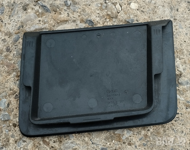 капаче в багажника Golf 5-  1K6867461, снимка 3 - Аксесоари и консумативи - 44528913