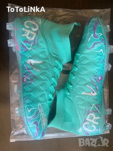 Нови футболни обувки 43