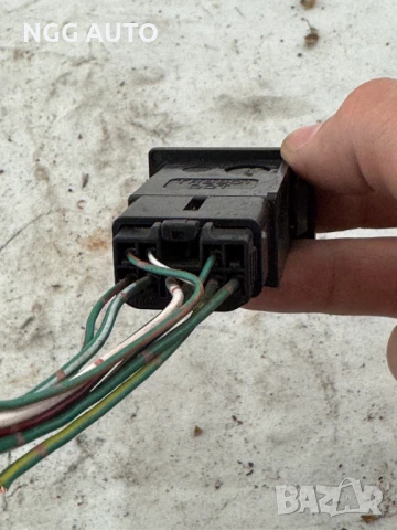 Бутон аварийни светлини Toyota RAV4 I (1996-2000) OEM TR8801, снимка 3 - Части - 51398413